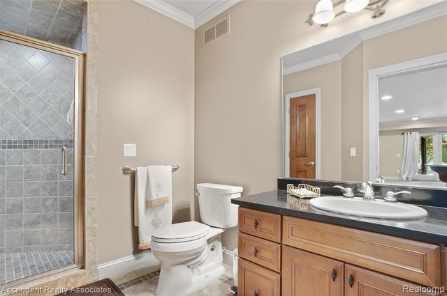 734 Wellington Circle, Rochester Hills, MI 48309