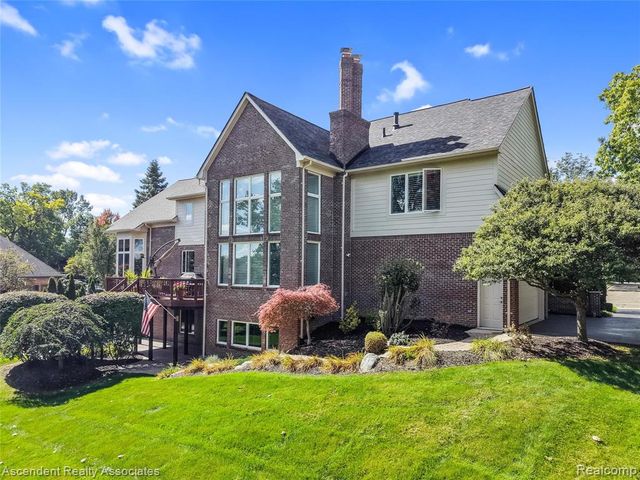 734 Wellington Circle, Rochester Hills, MI 48309