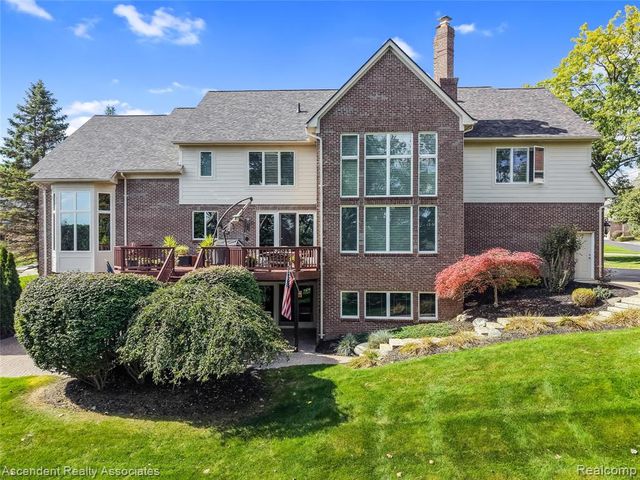 734 Wellington Circle, Rochester Hills, MI 48309