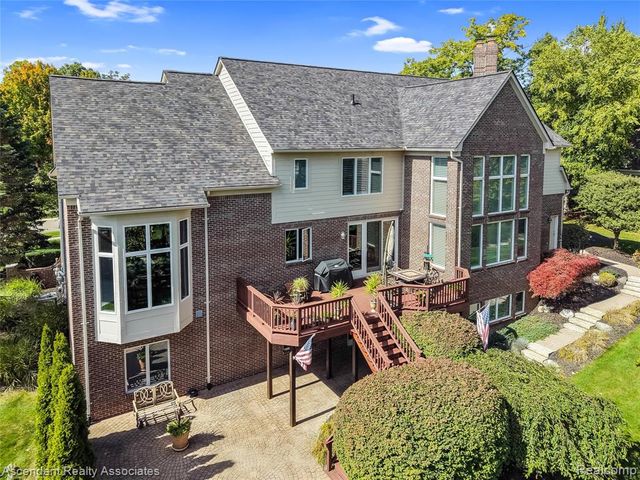 734 Wellington Circle, Rochester Hills, MI 48309