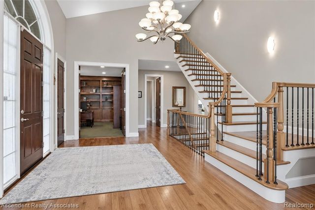 734 Wellington Circle, Rochester Hills, MI 48309