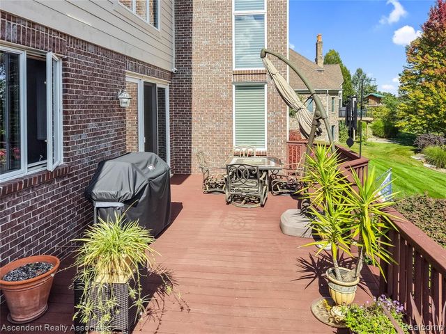 734 Wellington Circle, Rochester Hills, MI 48309
