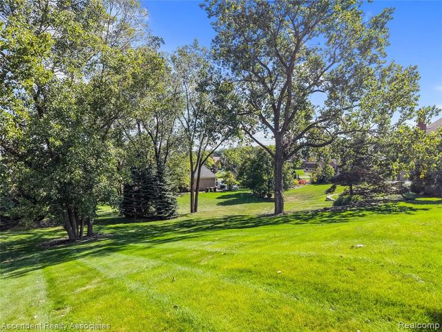 734 Wellington Circle, Rochester Hills, MI 48309