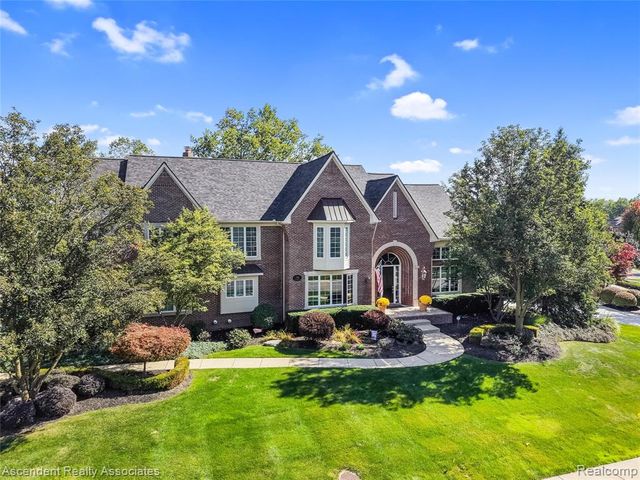 734 Wellington Circle, Rochester Hills, MI 48309
