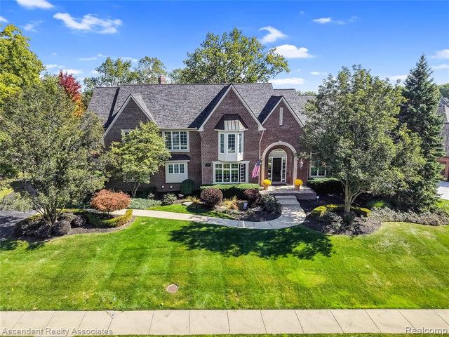734 Wellington Circle, Rochester Hills, MI 48309