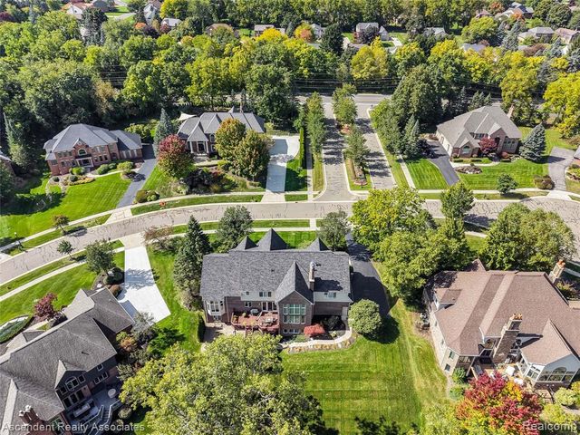 734 Wellington Circle, Rochester Hills, MI 48309