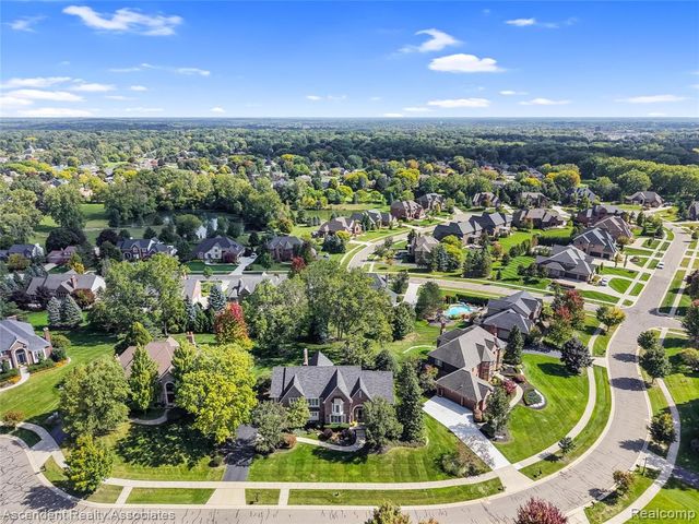 734 Wellington Circle, Rochester Hills, MI 48309