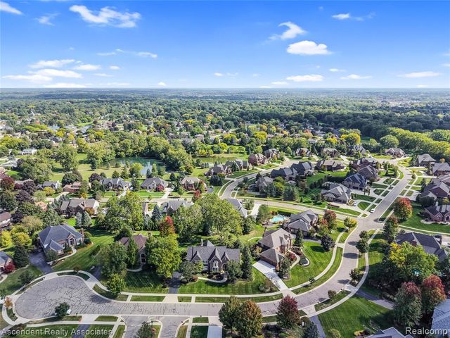 734 Wellington Circle, Rochester Hills, MI 48309