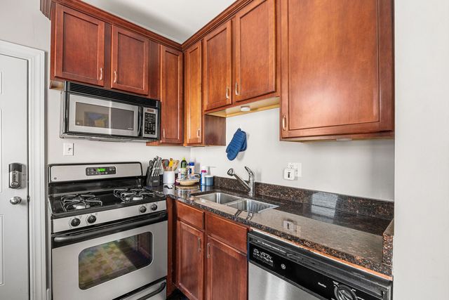 536 W Belmont Avenue 2S, Chicago, IL 60657