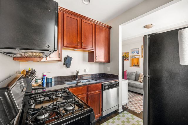 536 W Belmont Avenue 2S, Chicago, IL 60657