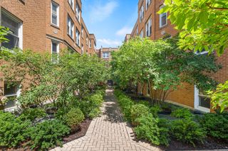 536 W Belmont Avenue 2S, Chicago, IL 60657
