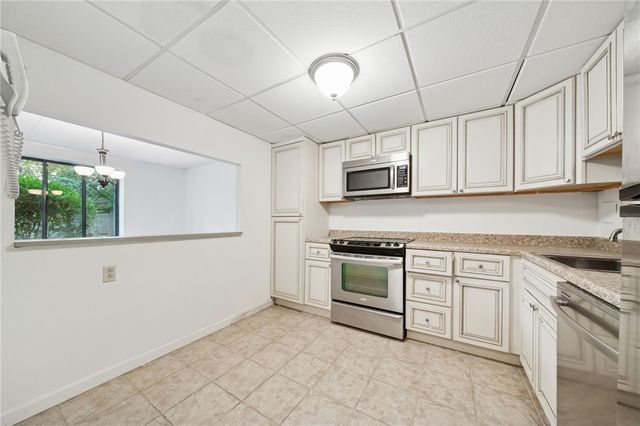201 Grant St 108, Sewickley, PA 15143