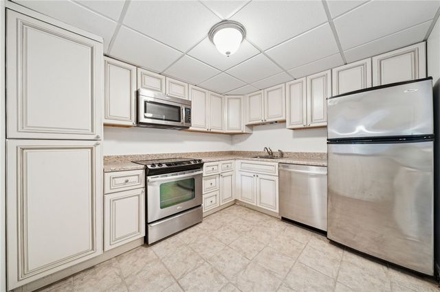 201 Grant St 108, Sewickley, PA 15143