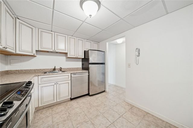 201 Grant St 108, Sewickley, PA 15143