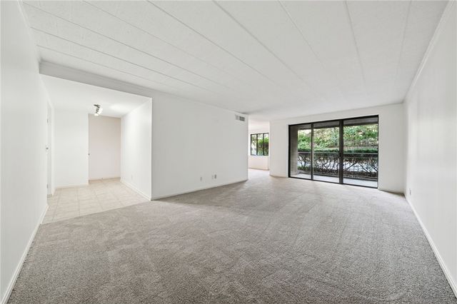 201 Grant St 108, Sewickley, PA 15143