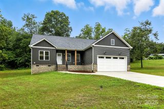 1471 20th Street NE, Hickory, NC 28601