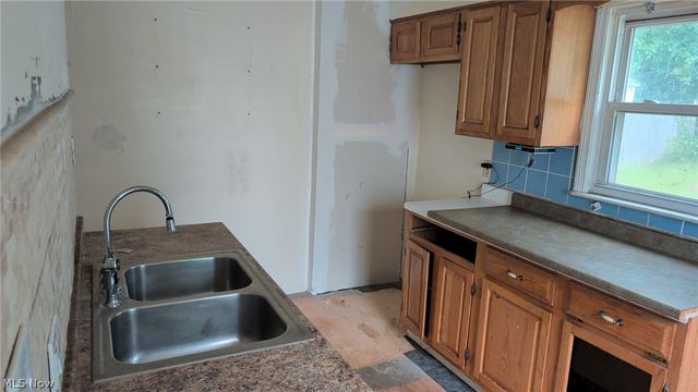 1663 Highview Avenue, Akron, OH 44301
