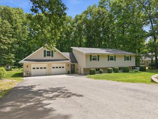 209 Manor Lane East, Mahoning Twp, PA 18235