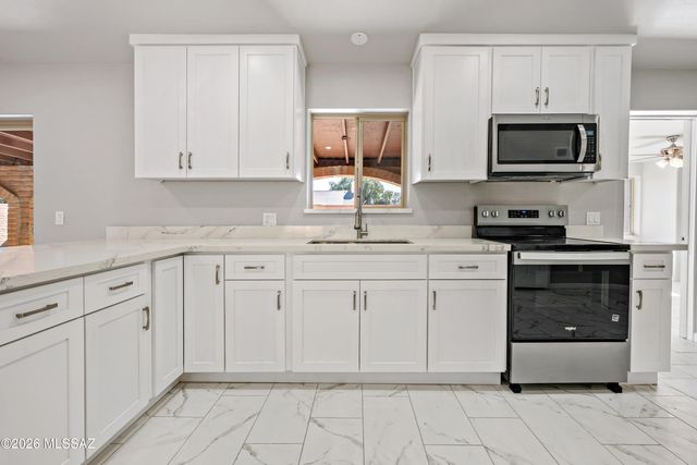 5551 S Pin Oak Drive, Tucson, AZ 85746