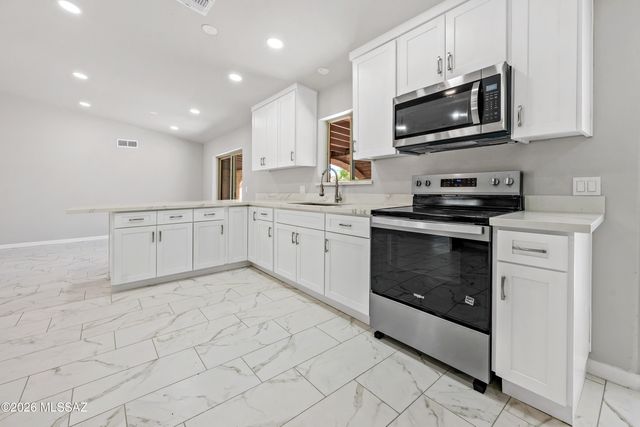 5551 S Pin Oak Drive, Tucson, AZ 85746