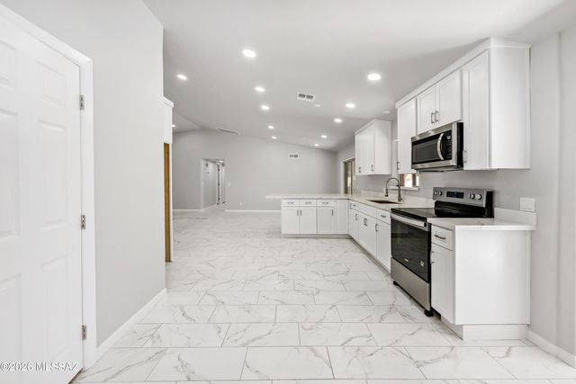 5551 S Pin Oak Drive, Tucson, AZ 85746