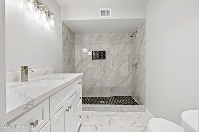 5551 S Pin Oak Drive, Tucson, AZ 85746