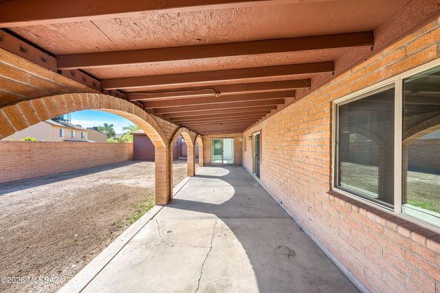 5551 S Pin Oak Drive, Tucson, AZ 85746