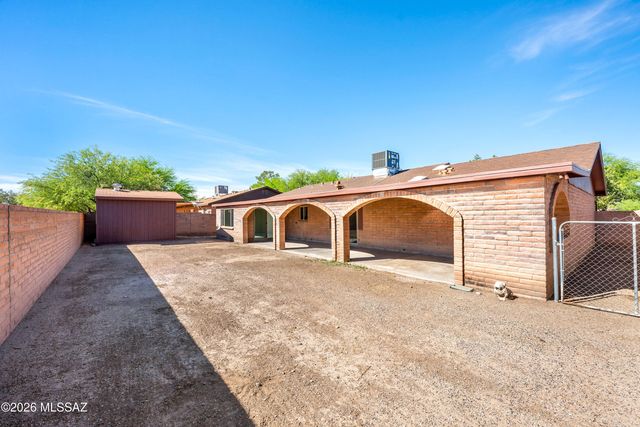 5551 S Pin Oak Drive, Tucson, AZ 85746