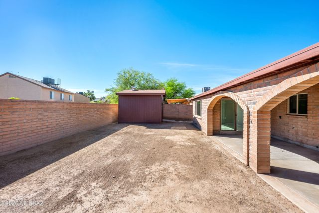 5551 S Pin Oak Drive, Tucson, AZ 85746