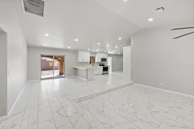 5551 S Pin Oak Drive, Tucson, AZ 85746