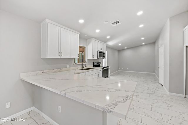 5551 S Pin Oak Drive, Tucson, AZ 85746