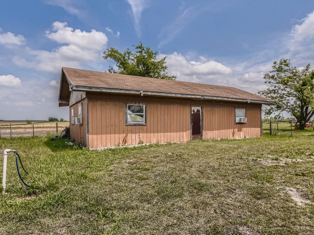 501 County Road 405, Taylor, TX 76574