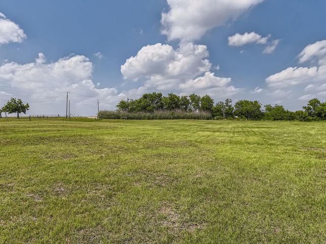 501 County Road 405, Taylor, TX 76574