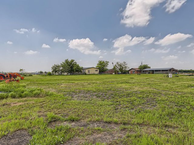 501 County Road 405, Taylor, TX 76574