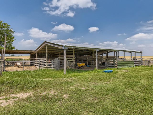 501 County Road 405, Taylor, TX 76574