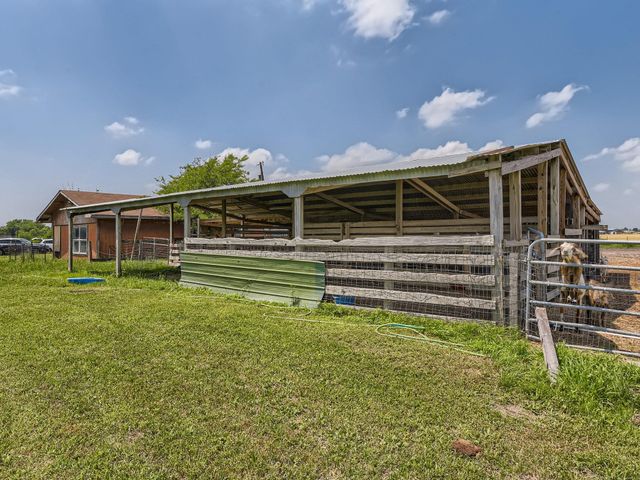 501 County Road 405, Taylor, TX 76574