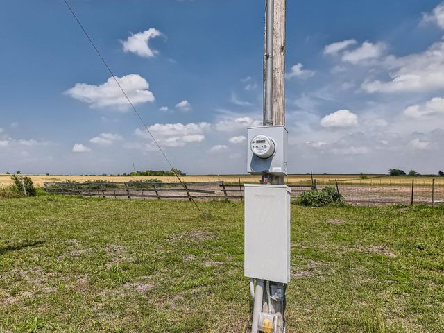 501 County Road 405, Taylor, TX 76574