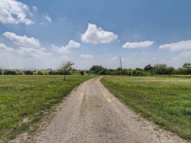 501 County Road 405, Taylor, TX 76574