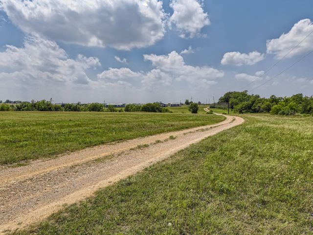 501 County Road 405, Taylor, TX 76574