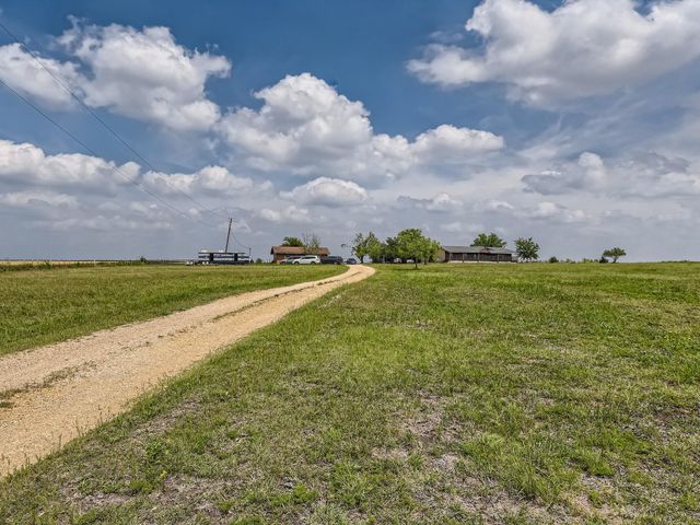 501 County Road 405, Taylor, TX 76574