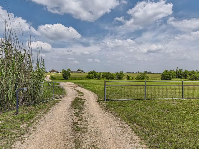 501 County Road 405, Taylor, TX 76574