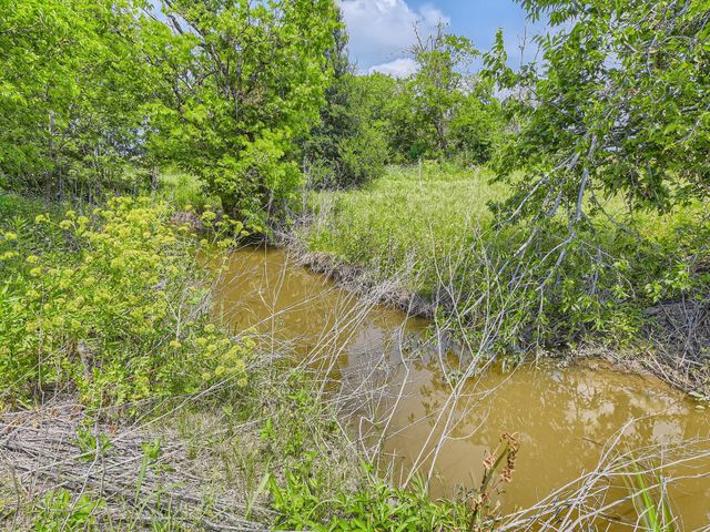 501 County Road 405, Taylor, TX 76574
