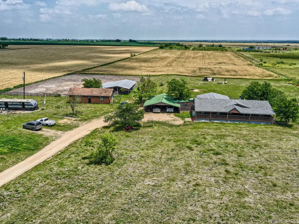 501 County Road 405, Taylor, TX 76574