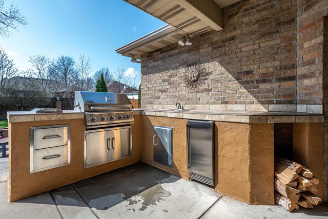 3728 W Broadmoor Street, Springfield, MO 65807