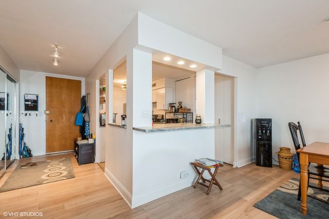 6007 N Sheridan Road 31J, Chicago, IL 60660