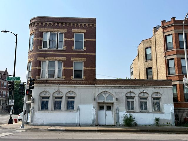 3601 W Diversey Avenue, Chicago, IL 60647