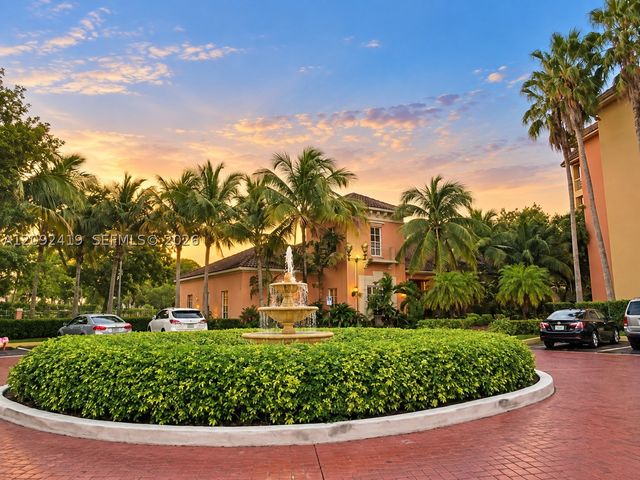 8290 Lake Dr 112, Doral, FL 33166