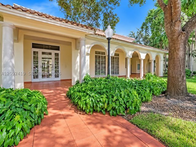 8290 Lake Dr 112, Doral, FL 33166