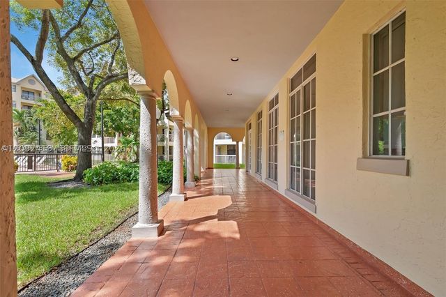 8290 Lake Dr 112, Doral, FL 33166