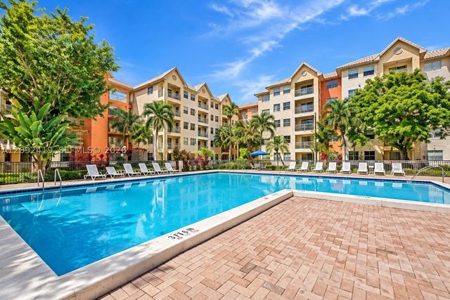 8290 Lake Dr 112, Doral, FL 33166